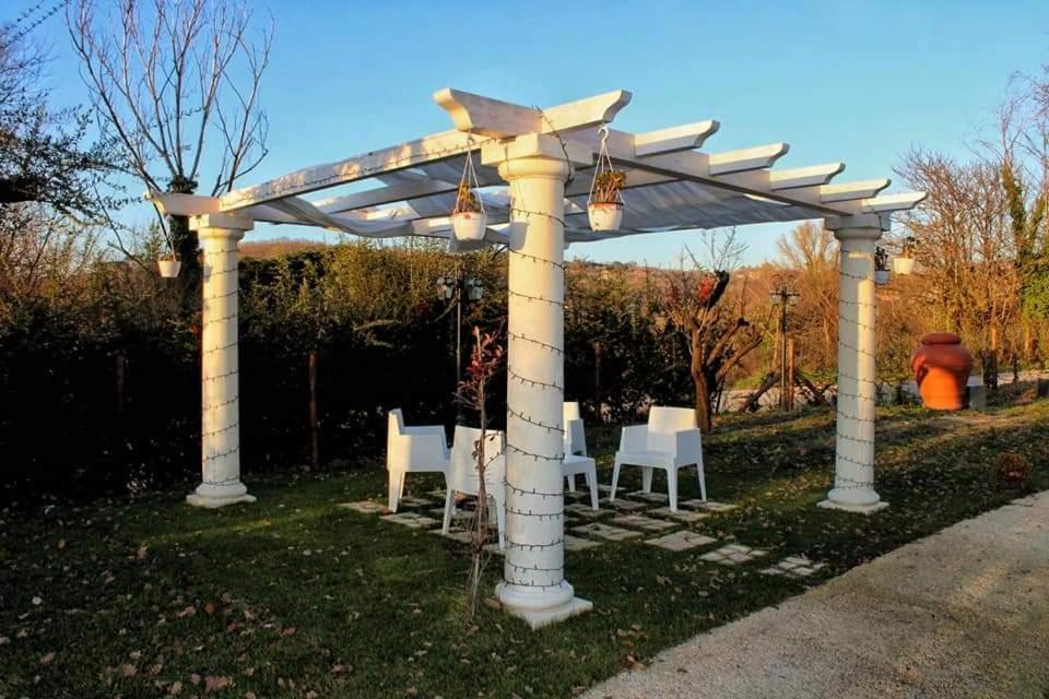 Tenuta Santo Stefano Azienda Agrituristica Santo Stefano del Sole Εξωτερικό φωτογραφία